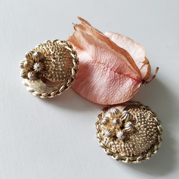 Vintage KRAMER NY Earrings Costume Jewelry Gold Plated Mid-Century Clip-On - Picture 2 of 9